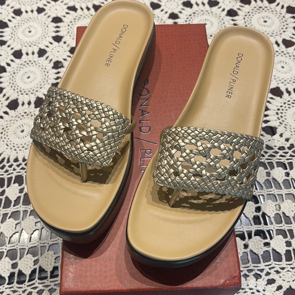 Donald Pliner Platino sandals